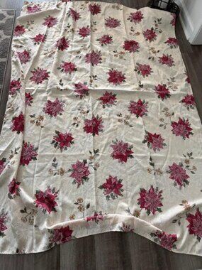 Poinsettia Holiday Tablecloth 54x82